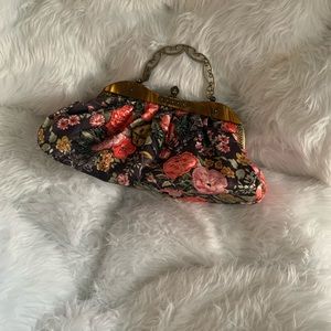 Beautiful dressy kiss lock bag.